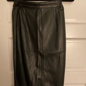 Designer vintage soft leather pencil skirt from Suzelle, fits US 4